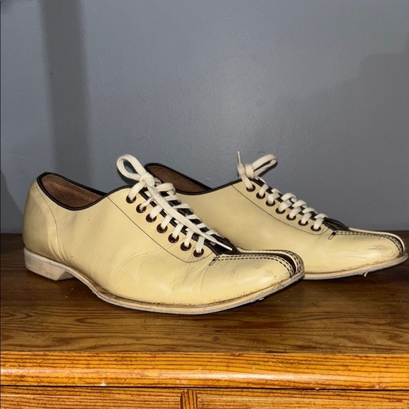 VINTAGE Cream Leather Bowling Shoes - Picture 3 of 7